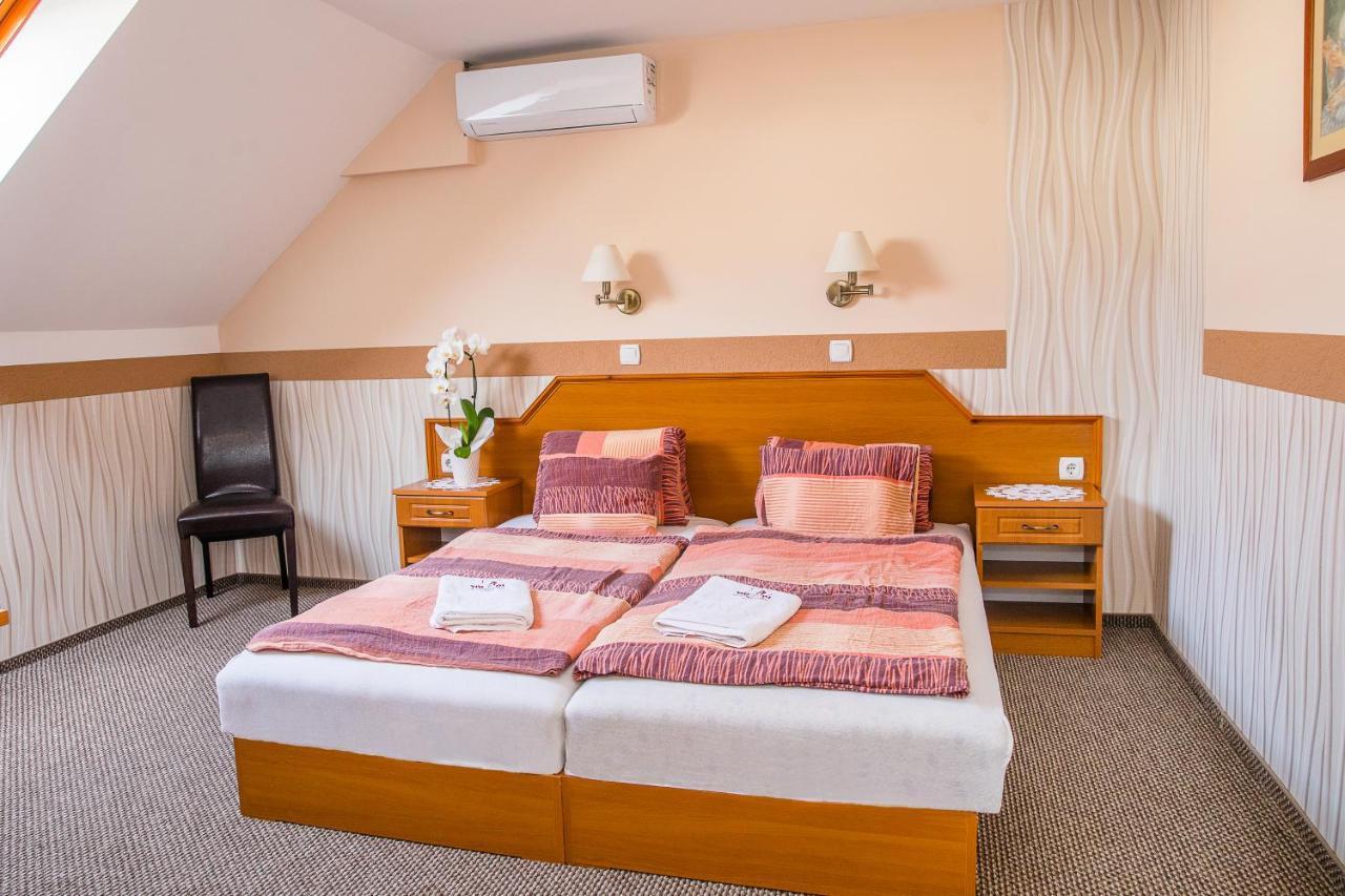 Bed and Breakfast Tinodi Fogado Шарвар Екстер'єр фото