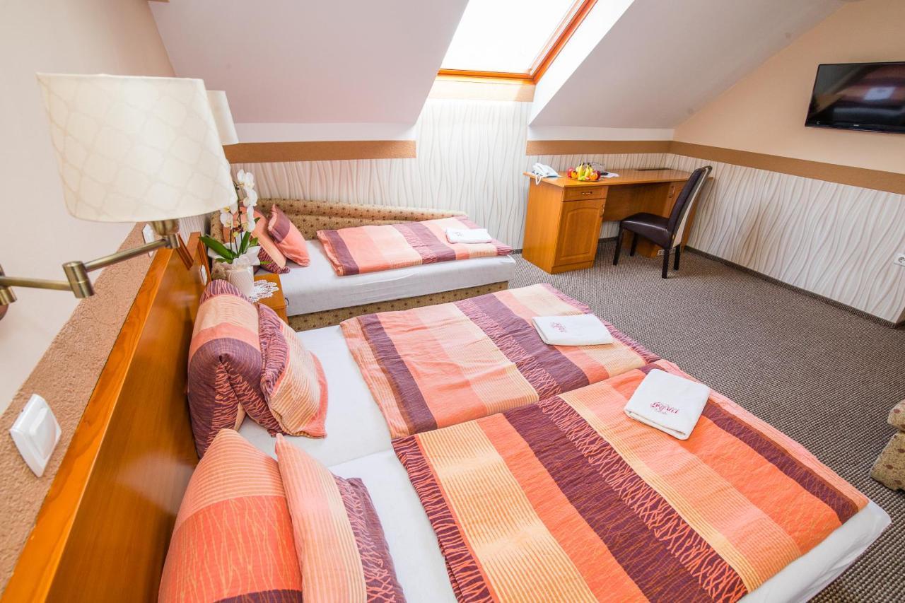 Bed and Breakfast Tinodi Fogado Шарвар Екстер'єр фото