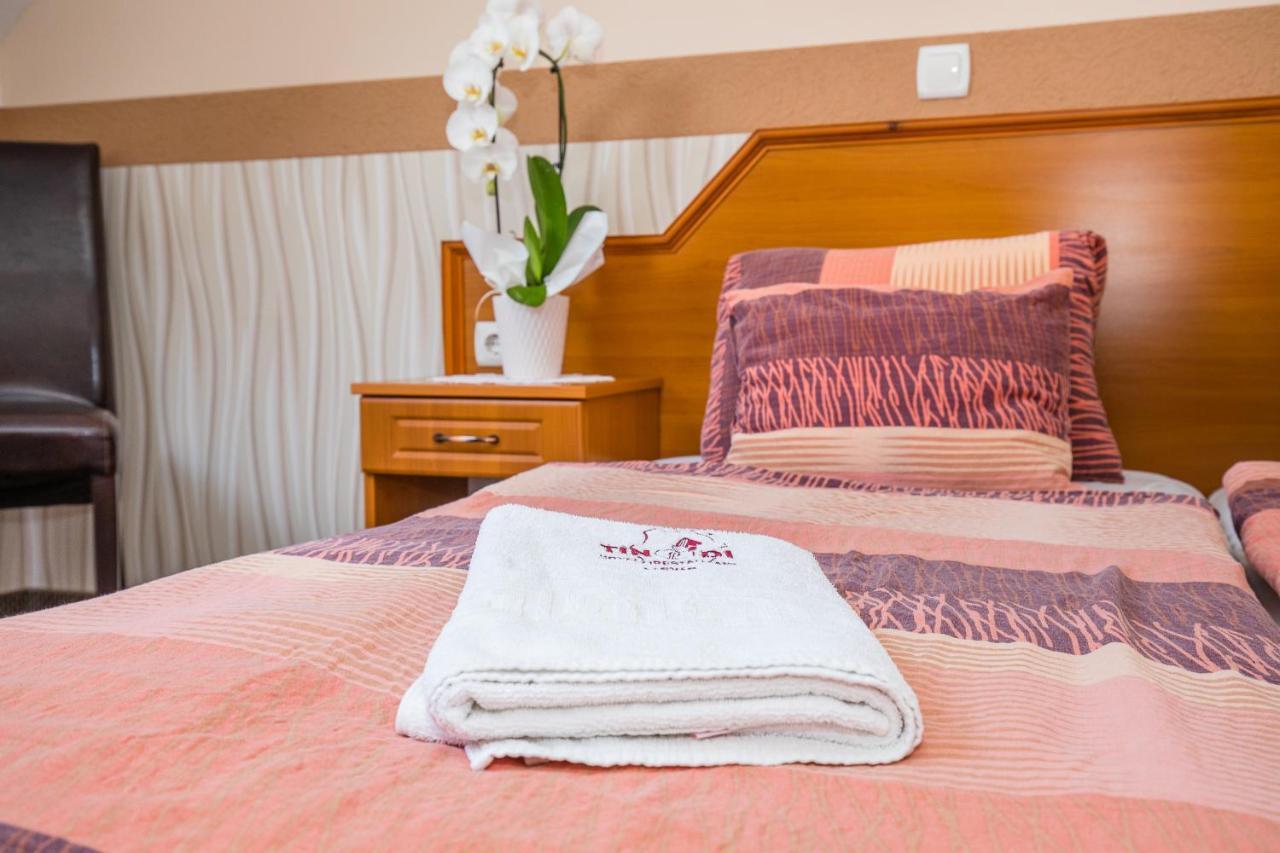 Bed and Breakfast Tinodi Fogado Шарвар Екстер'єр фото