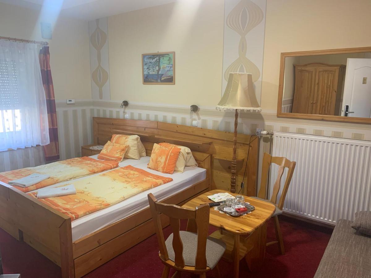 Bed and Breakfast Tinodi Fogado Шарвар Екстер'єр фото