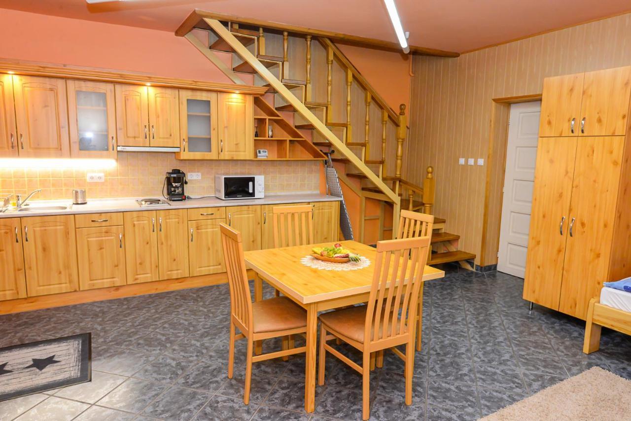 Bed and Breakfast Tinodi Fogado Шарвар Екстер'єр фото