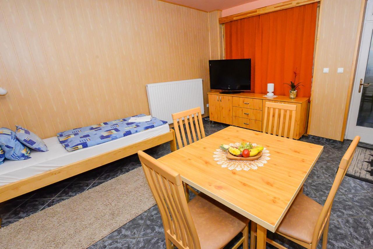 Bed and Breakfast Tinodi Fogado Шарвар Екстер'єр фото