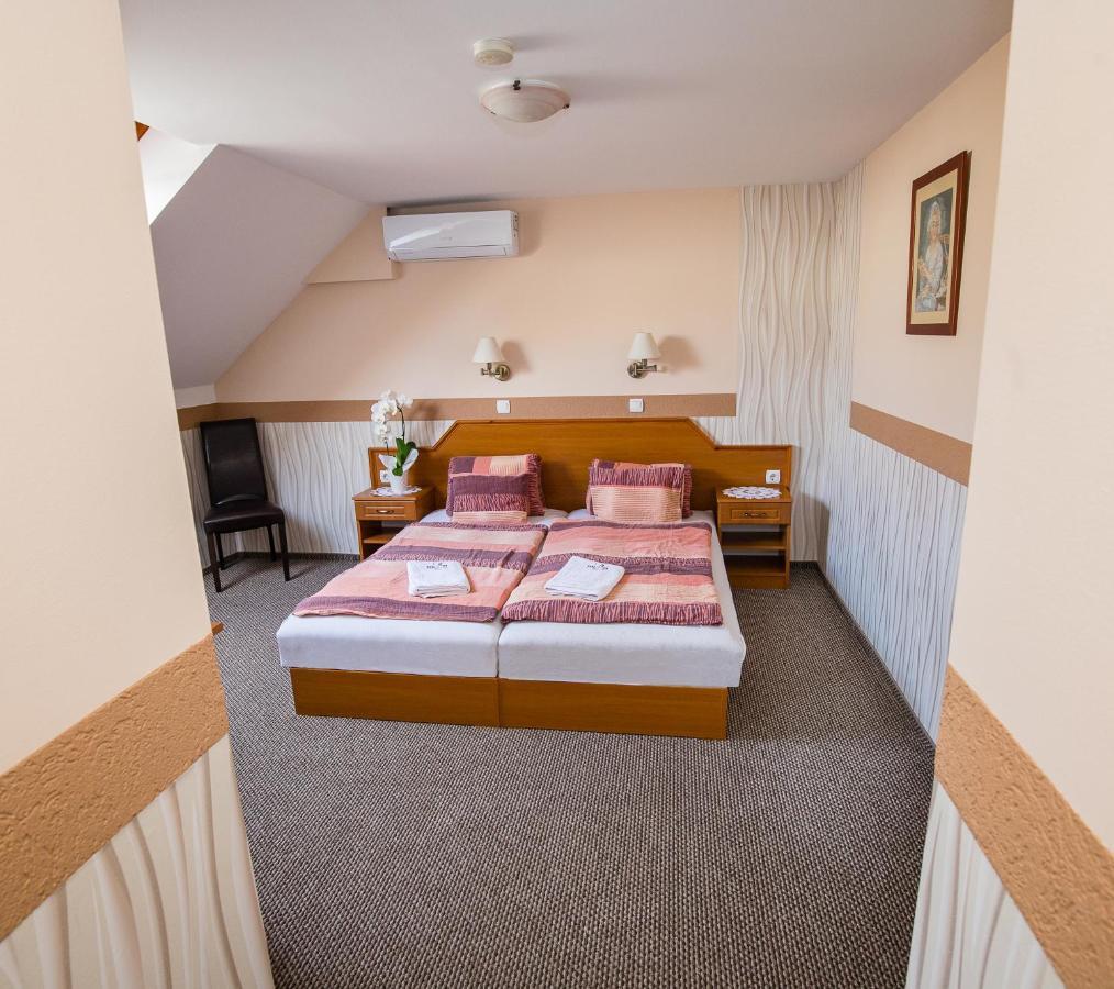 Bed and Breakfast Tinodi Fogado Шарвар Екстер'єр фото