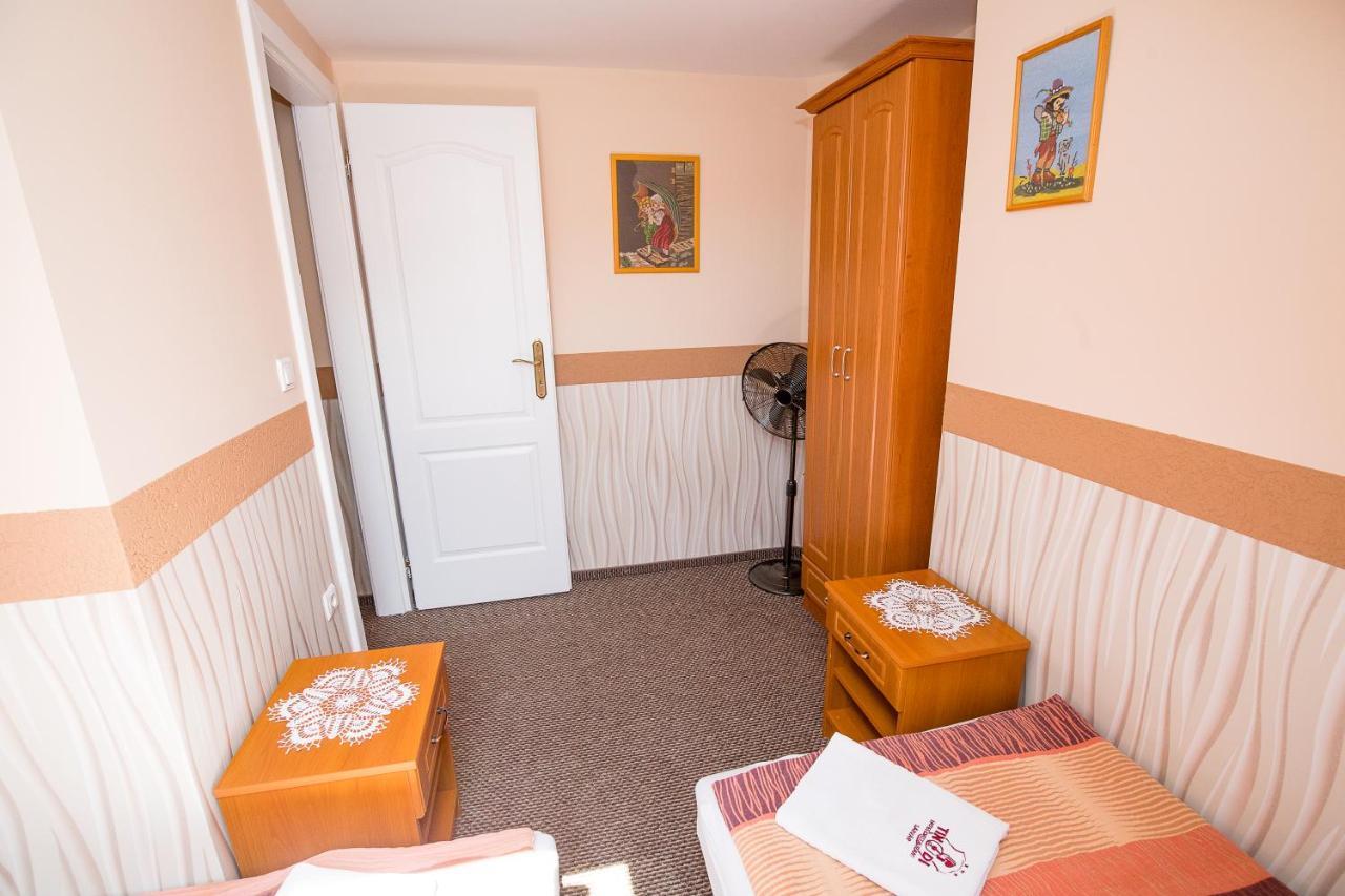 Bed and Breakfast Tinodi Fogado Шарвар Екстер'єр фото