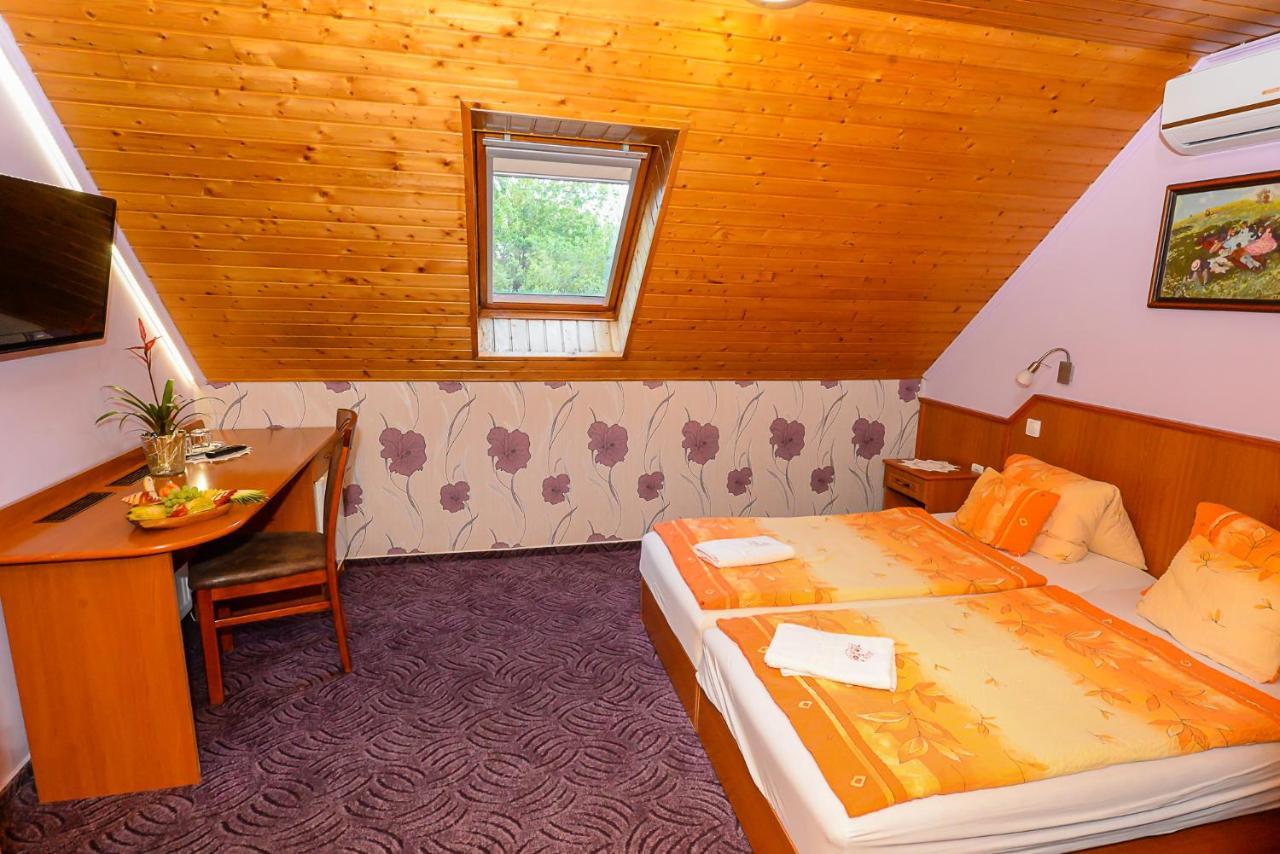 Bed and Breakfast Tinodi Fogado Шарвар Екстер'єр фото