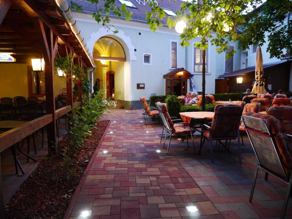 Bed and Breakfast Tinodi Fogado Шарвар Екстер'єр фото
