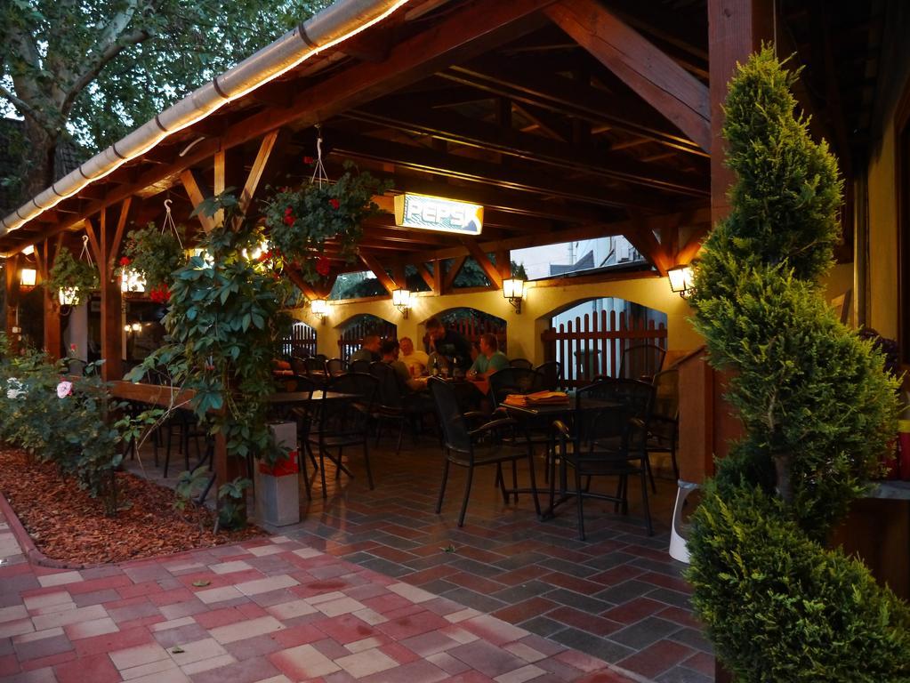 Bed and Breakfast Tinodi Fogado Шарвар Екстер'єр фото