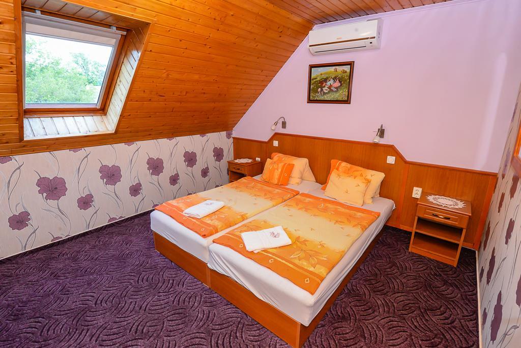 Bed and Breakfast Tinodi Fogado Шарвар Екстер'єр фото