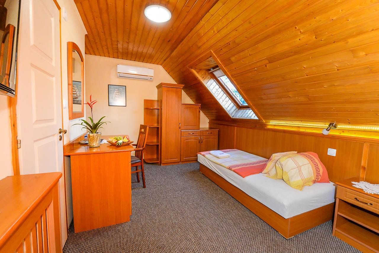 Bed and Breakfast Tinodi Fogado Шарвар Екстер'єр фото